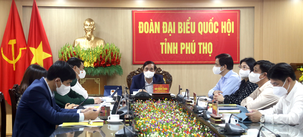 Các ĐBQH và đại diện lãnh đạo tỉnh tham dự phiên họp trực tuyến thứ 9 của UB TVQH khoá XV